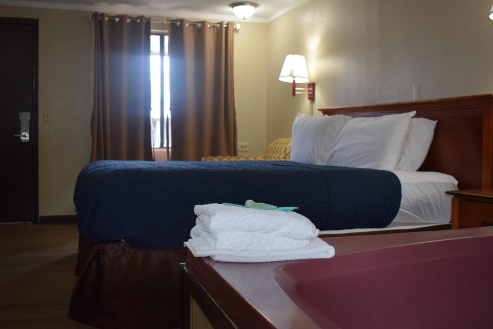 Knights Inn Farmington Hills Exteriör bild