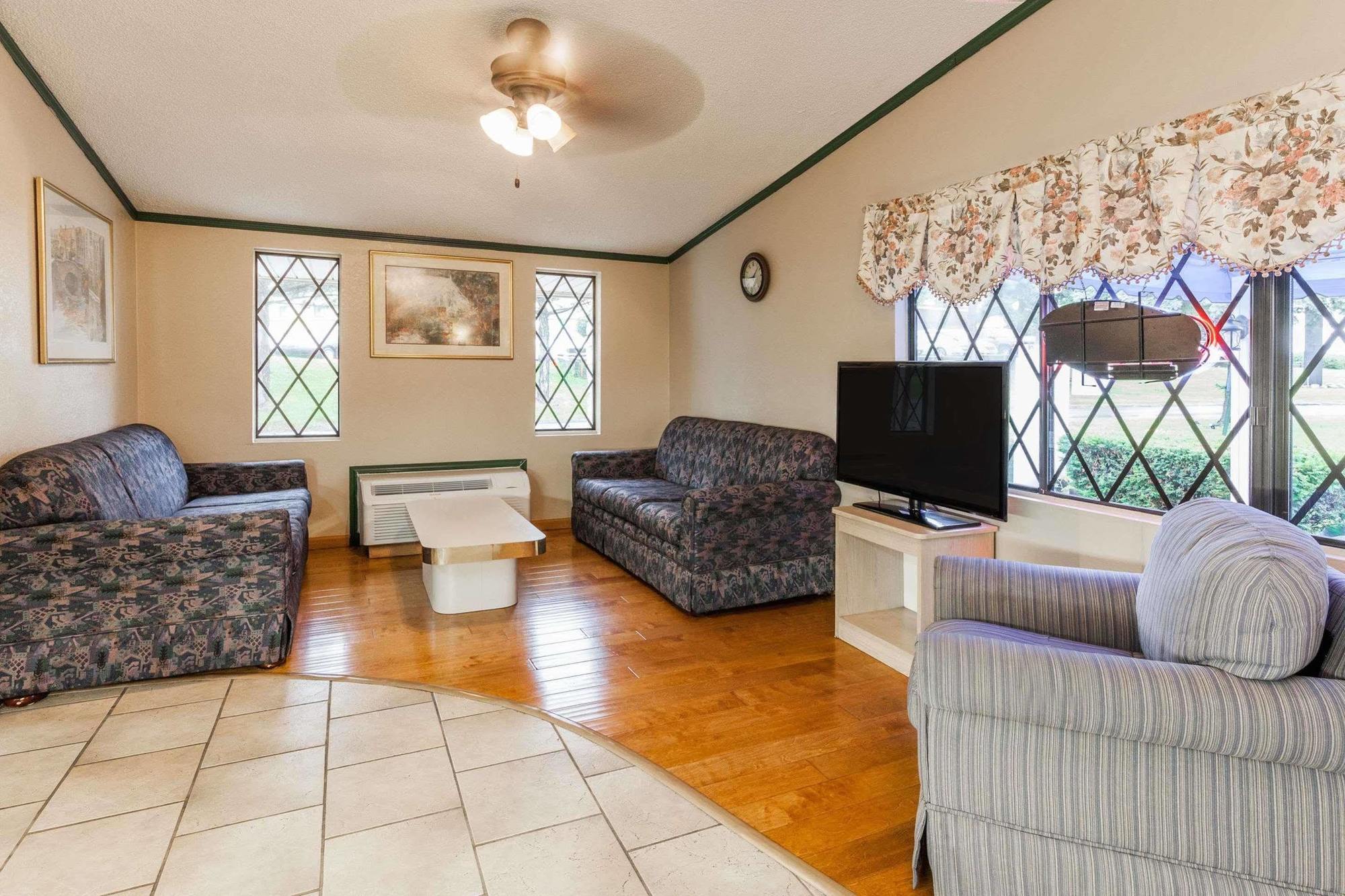 Knights Inn Farmington Hills Exteriör bild